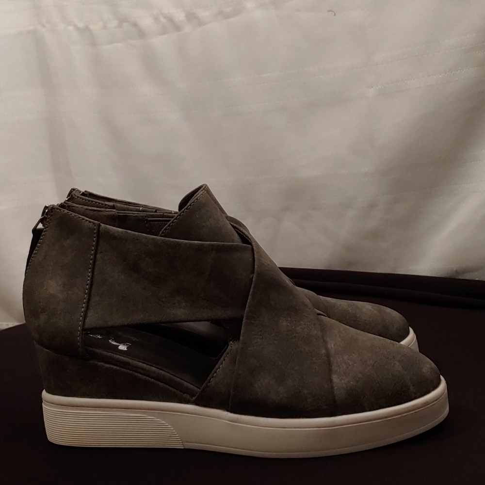 TC Sneakers - Picture 4 of 7
